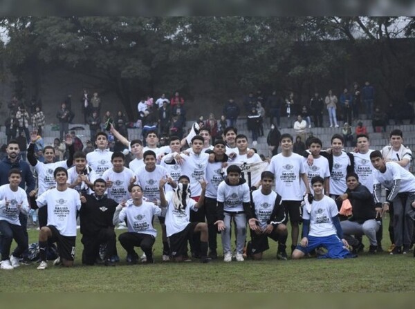 Libertad es campeón de la Sub 14 - APF