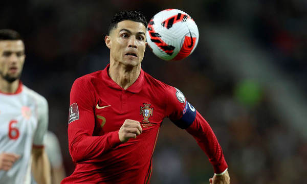 Subastan una camiseta de Cristiano Ronaldo para ayudar a los soldados ucranianos - OviedoPress