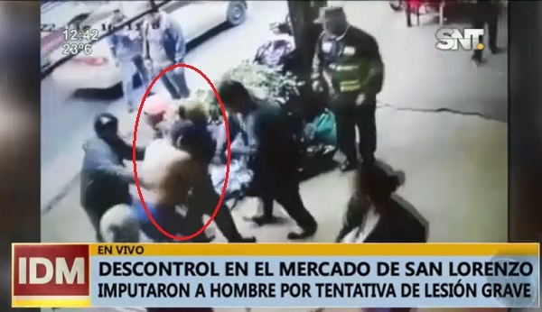 Hombre desnudo ataca a embarazada en el Mercado de San Lorenzo