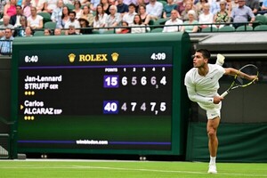 Diario HOY | Alcaraz se exige al máximo, pero debuta con triunfo en Wimbledon