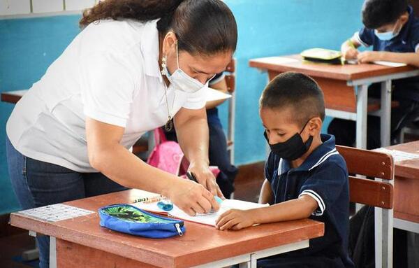 Desde julio, cerca de 80 mil maestros tendrán reajuste salarial del 5%
