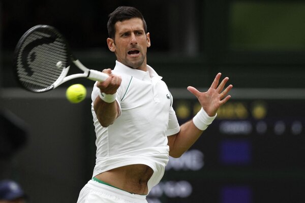 Djokovic y Alcaraz se llevan un susto, pero pasan a la segunda ronda de Wimbledon