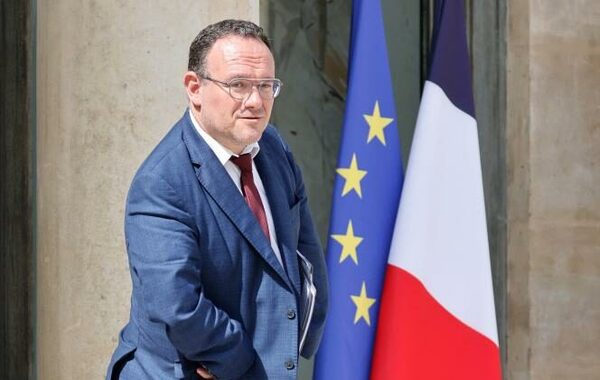 Denuncian a un ministro francés por agresión sexual