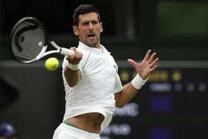 Versus / Djokovic y Alcaraz se llevan un susto, pero pasan a la segunda ronda de Wimbledon - Paraguaype.com