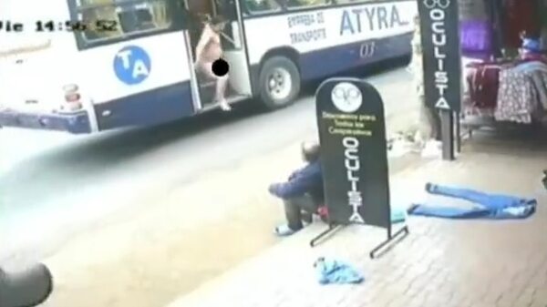 Hombre se desnudó, atacó a embarazada y gritó: “malditas todas las mujeres” - Policiales - ABC Color