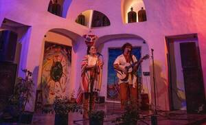 Crónica / Música de Purahéi Soul suena en el "metro" de México