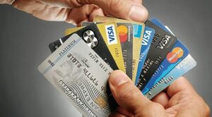 Compras con tarjetas de crédito se encarecen tras escalada de inflación