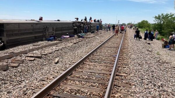 Descarrilamiento de un tren dejó al menos 3 muertos y más de 50 heridos en EEUU