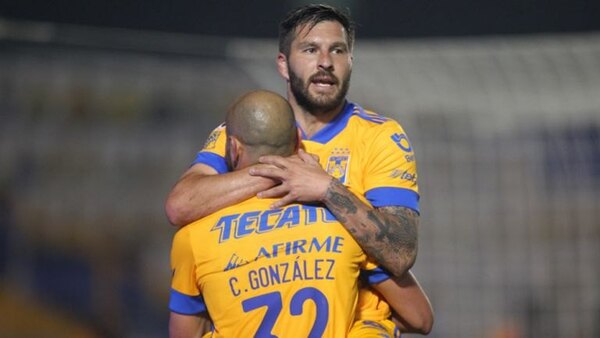 La particular despedida de André-Pierre Gignac a Carlos González