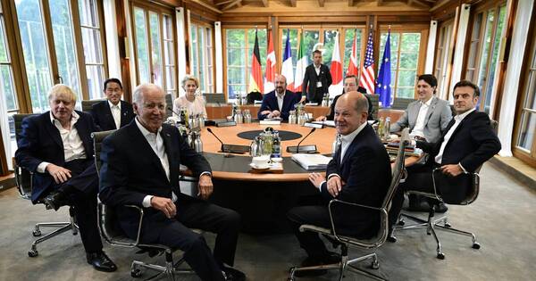 La Nación / Miembros del G7 acuerdan trabajar en la limitación del precio del petróleo ruso