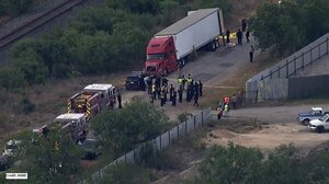 Hallan 46 migrantes muertos en un camión abandonado en Texas