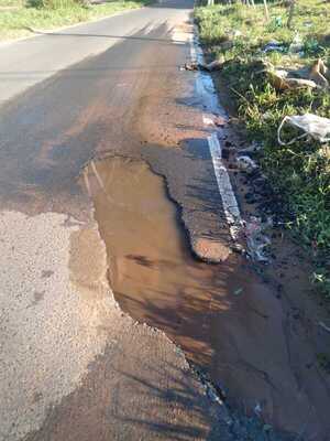 Queja ciudadana: "Grandes y peligrosos baches en avenida Prof. Dr. Vittorio Curiel c/ Padre Cassanelo" - San Lorenzo Hoy