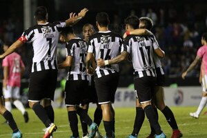 El campeón paraguayo, Libertad, cambia de chip y reanuda su sueño copero