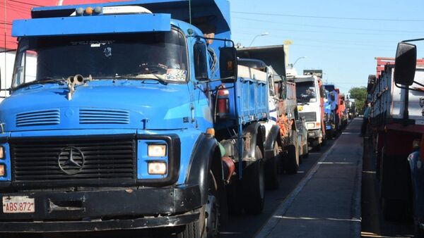 Camioneros exigen reducir el precio del gasoil en G. 1.500