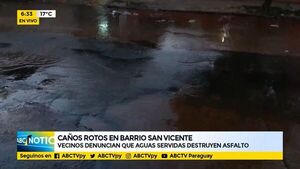 Caños rotos en Barrio San Vicente  - ABC Noticias - ABC Color