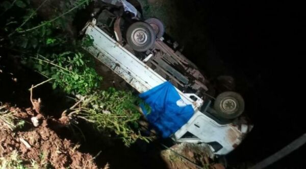 Fallece en accidente un menor que iba en la carrocería de un camión