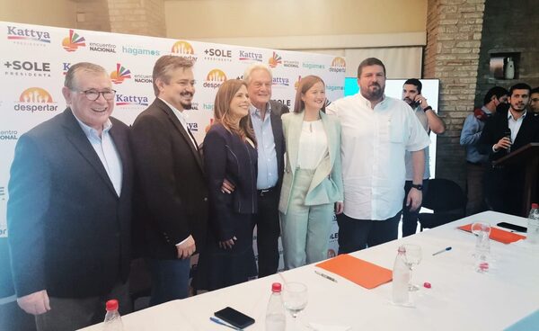 Kattya dijo que el proyecto con Sole Núñez es alternativa a la “democracia de orangutanes” - Megacadena — Últimas Noticias de Paraguay