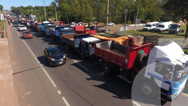 Crónica / Camioneros exigen que baje 1.500 guaraníes el precio del diésel común