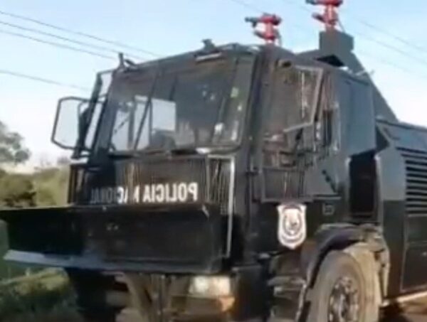 Diez detenidos durante operativo de desalojo en Caaguazú · Radio Monumental 1080 AM