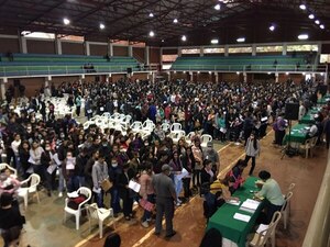 Diario HOY | Unos 1.600 estudiantes de Itapúa reciben primer pago por becas universitarias