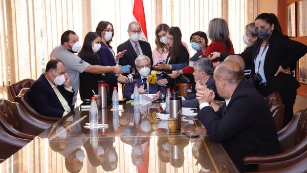 Comisión del Congreso critica evasiva de tabacaleras en investigación de lavado