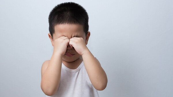 Más del 50% de niños en una escuela necesitan anteojos