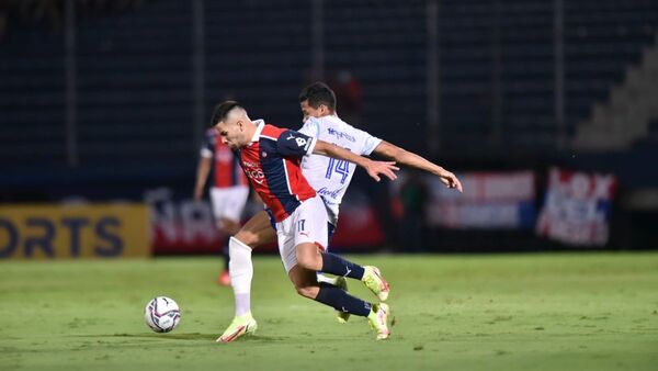 Iván Cazal, muy cerca de emigrar al fútbol argentino