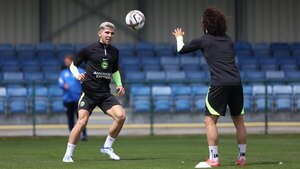 Julio Enciso comenzó a moverse al ritmo del Brighton en la pretemporada