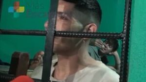 Video: Se disculpó por robar y su compañero de celda se burló de él