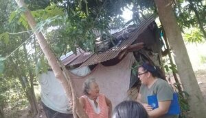 Mujer se defiende tras acusaciones por acoger a una niña