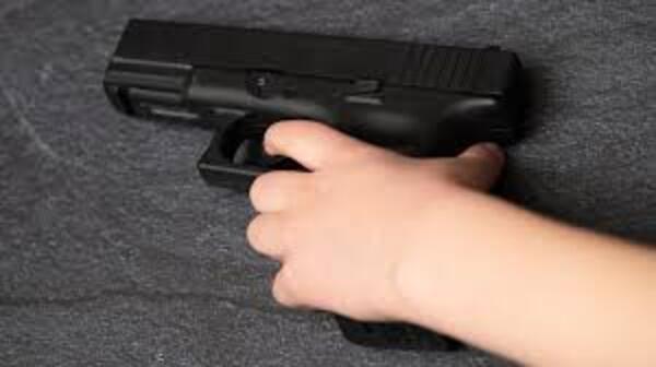 EE.UU: Niño de 8 años halló pistola de su papá, mató a una a bebé de 1 año e hirió a otra de dos