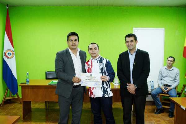 Entregan reconocimiento a joven deportista mallorquino - Noticde.com