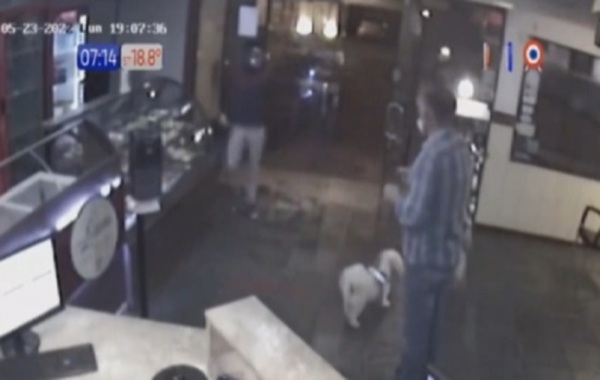Desconocidos atacan restaurante en Asunción - Paraguaype.com