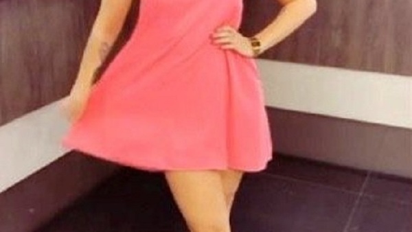 Carmiña peló piernas con look cortito