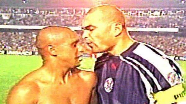 Chilavert no se arrepiente de haber escupido a Roberto Carlos (Vídeo) - Paraguaype.com