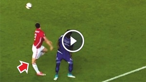 Mira la "terrible lesión" de Ibrahimovic en la Europa League (Vídeo) - Paraguaype.com