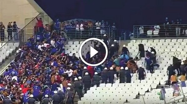 Batalla campal en partido Corinthians vs U. de Chile (Vídeo) - Paraguaype.com