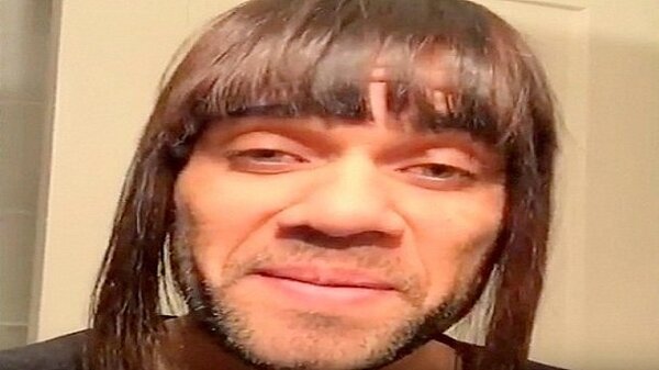 Dani Alves se viste de mujer y enardece a hinchas del Barza (VÍDEO) - Paraguaype.com