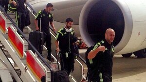 Cayo un rayo sobre el avión que llevaba a España a casa - Paraguaype.com