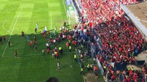 40 heridos en avalancha en estadio de la liga española - Paraguaype.com