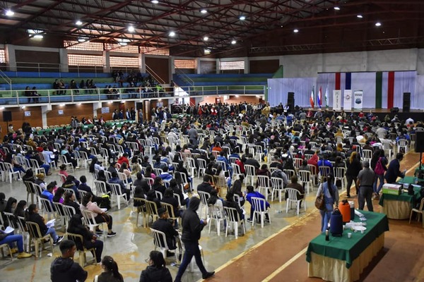 INICIÓ EL PAGO DE BECAS A ESTUDIANTES UNIVERSITARIOS DE ITAPÚA 