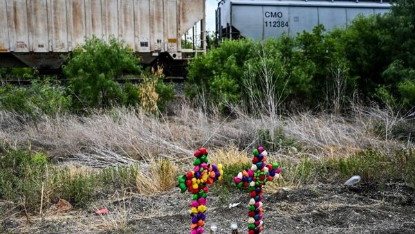 Aumenta a 51 la cifra de migrantes fallecidos en camión en Texas