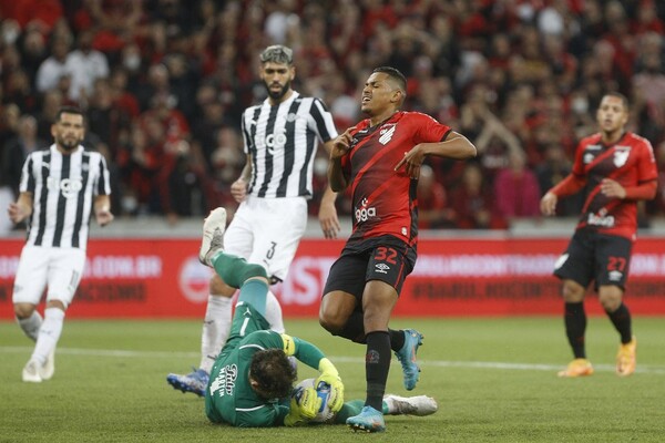 Diario HOY | Paranaense vence con lo justo a Libertad y todo queda para la revancha