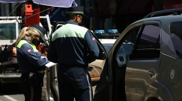 Diario HOY | Imputan a conductor por golpiza a un PMT que lo había multado