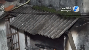 Mujer de 85 años logra escapar del incendio que destruyó su casa