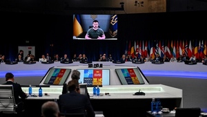 Zelenski reprochó a la OTAN su apoyo "insuficiente" ante Rusia y le pidió más armas - .::Agencia IP::.