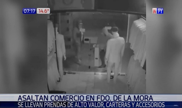 Asaltantes ingresan a tienda y se llevan millones en prendas