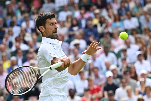 Djokovic pasa cómodamente a tercera ronda de Wimbledon