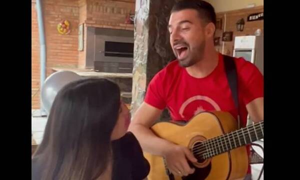 Crónica / [VIDEO] ¡Mañami! la serenata del "Emperador" a su hija