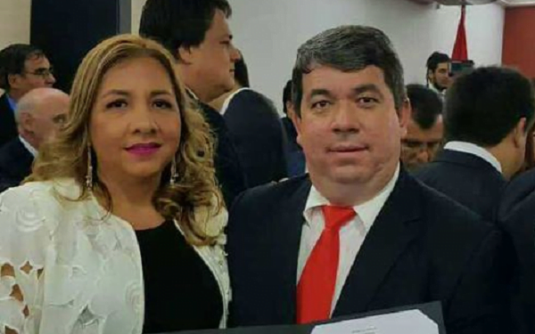 Diputado Ever Noguera tiene trabajando en su oficina a su esposa e hijastro - Noticiero Paraguay